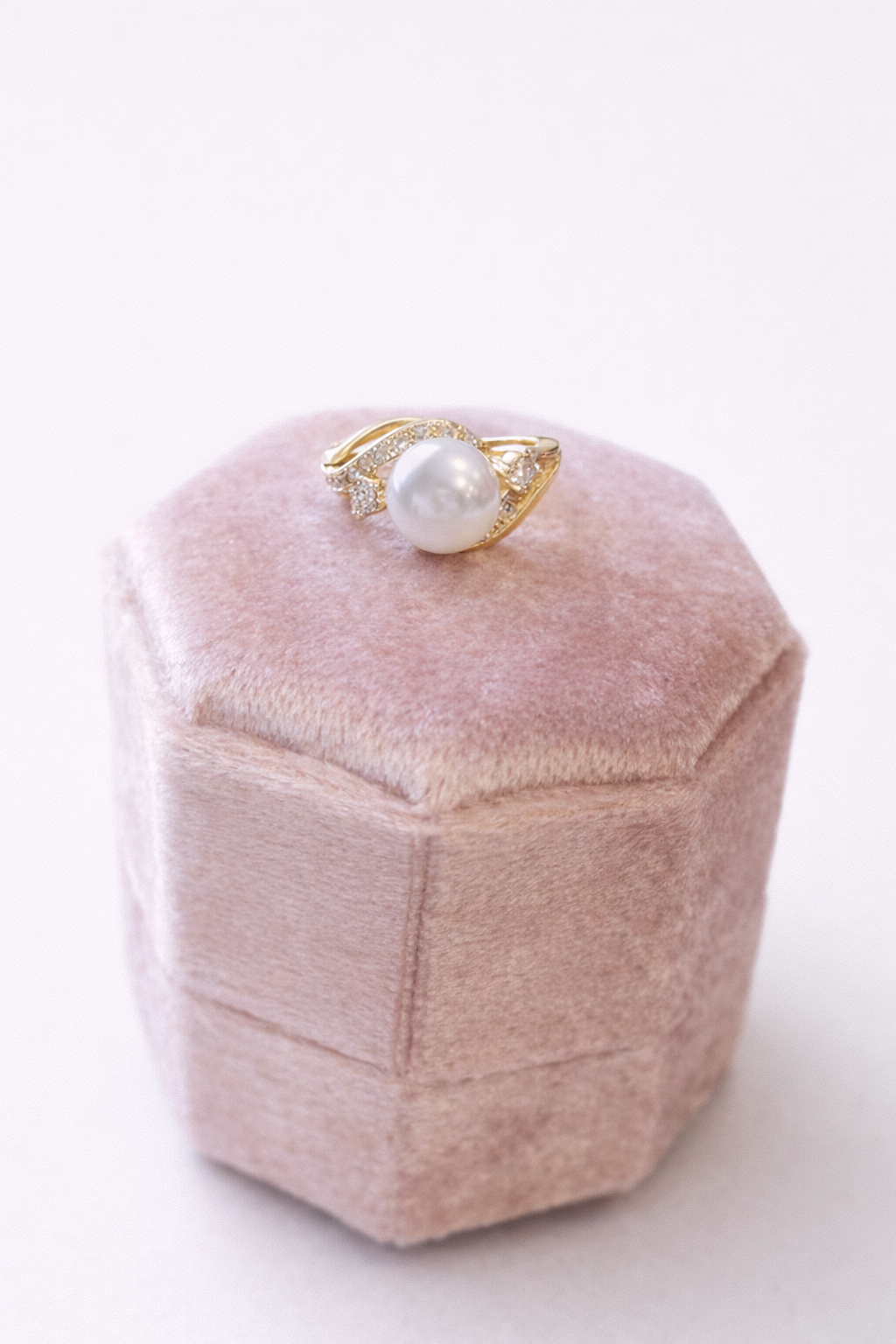 Pearl Twist Zircon Ring